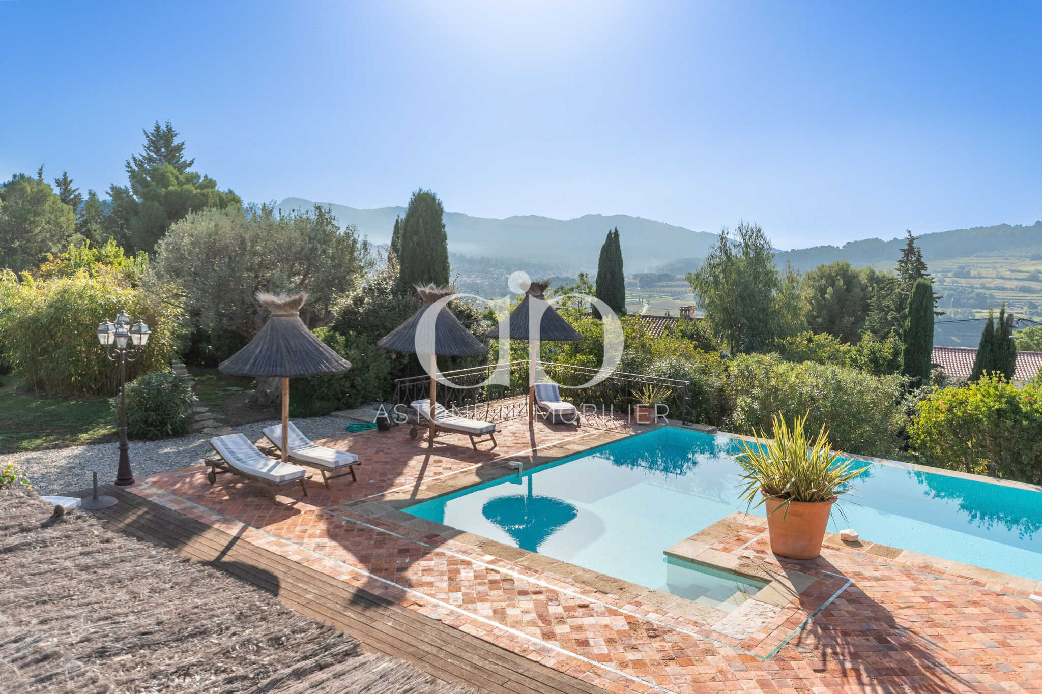 PROPRIETE PRESTIGE SUR LES HAUTEURS DE LA CADIERE D'AZUR
